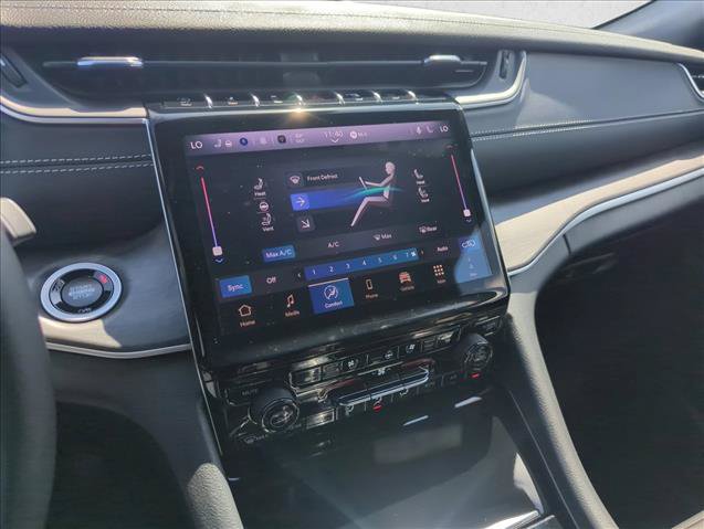 Used 2025 Jeep Grand Cherokee Limited w/ Luxury Tech Group II RWD image 13