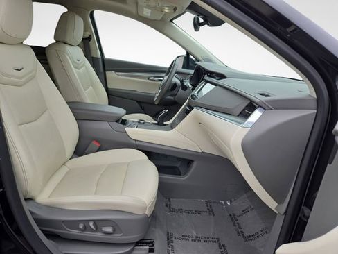 Used 2022 Cadillac XT5 Premium Luxury FWD image 36