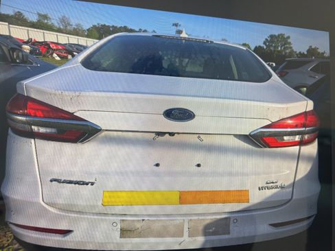 Used 2019 Ford Fusion SE FWD image 13