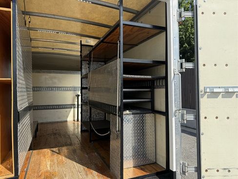 Used 2006 Ford E-350 and Econoline 350 Super Duty RWD image 34