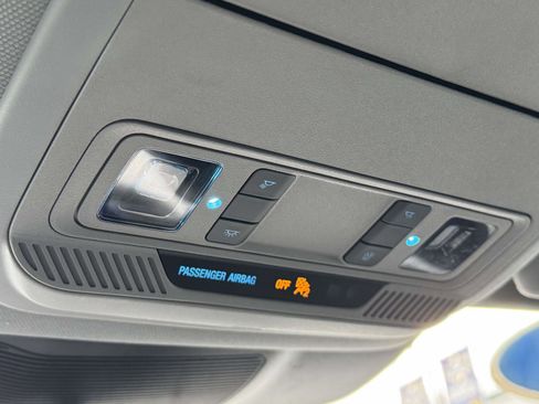 Used 2022 Ford Explorer XLT image 30