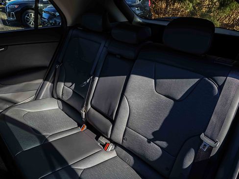 Certified 2025 Kia Niro SX Touring image 21