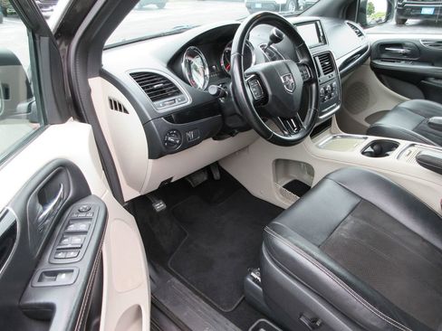 Used 2020 Dodge Grand Caravan SXT FWD image 13
