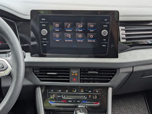 Used 2025 Volkswagen Jetta SE w/ Sunroof Package FWD image 26