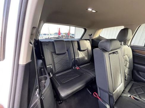 Used 2025 Volkswagen Atlas SE image 31