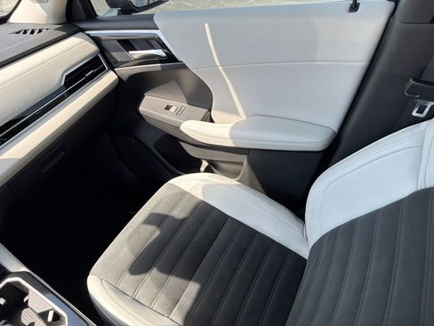 Used 2025 Mitsubishi Outlander AWD image 16