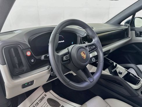 Certified 2026 Porsche Cayenne E-Hybrid AWD/4WD image 4