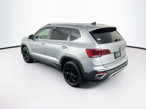 Used 2024 Volkswagen Taos SE FWD image 5