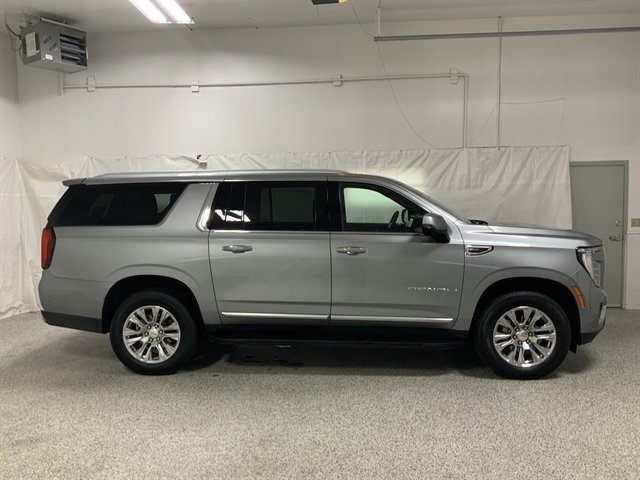 Used 2025 GMC Yukon XL Denali AWD/4WD image 5