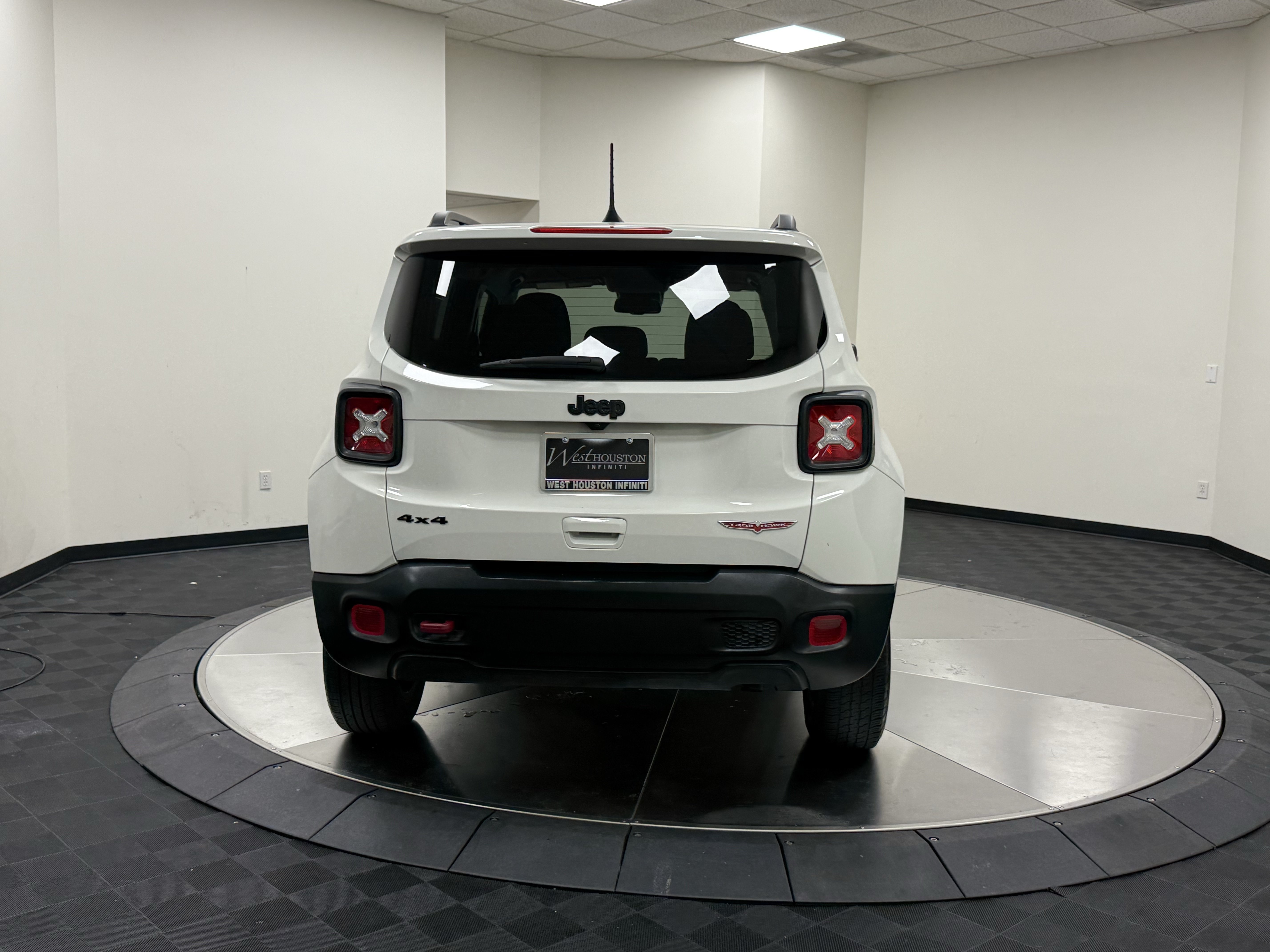 Used 2023 Jeep Renegade Trailhawk AWD/4WD image 6