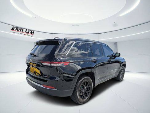 Certified 2023 Jeep Grand Cherokee Limited RWD image 3