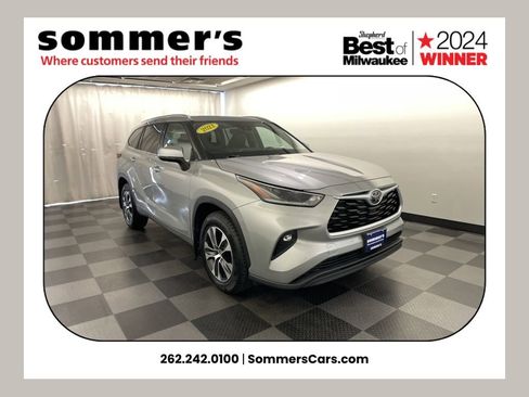 Used 2021 Toyota Highlander XLE image 1