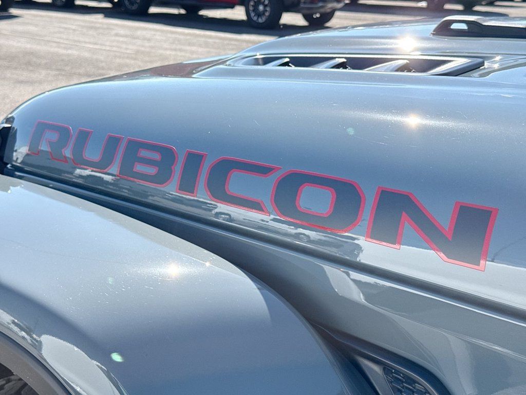 Used 2025 Jeep Gladiator Rubicon AWD/4WD image 8