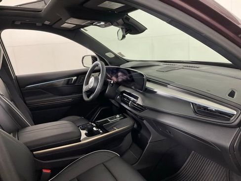 Used 2025 Buick Enclave Avenir w/ LPO, All-Weather Package image 31