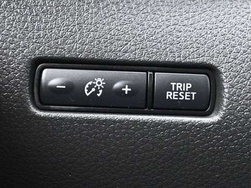 Used 2019 Nissan Rogue SV AWD/4WD image 29