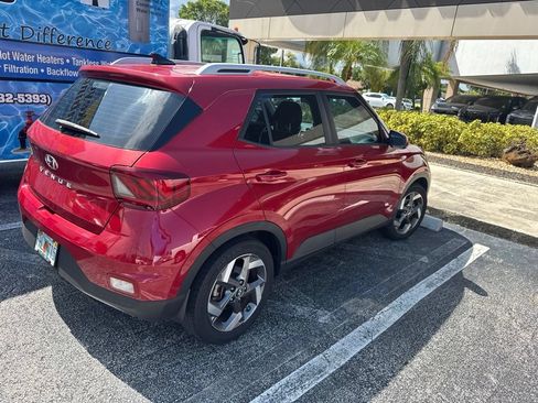 Used 2022 Hyundai Venue Limited FWD image 13