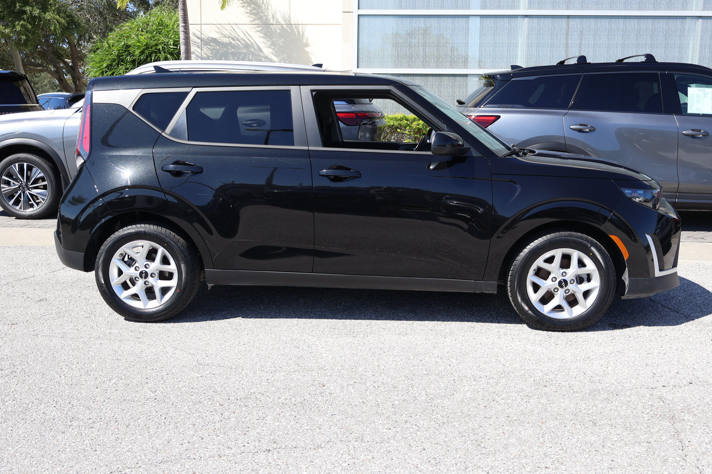 Used 2024 Kia Soul LX w/ Option Group 015 FWD image 10