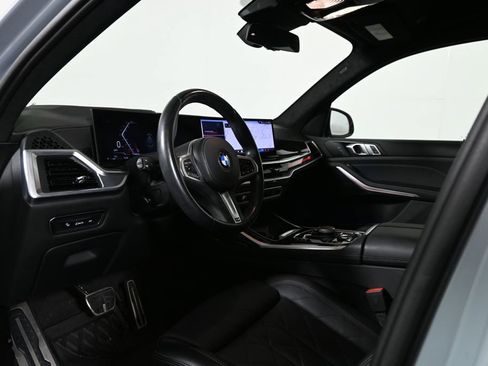 Used 2024 BMW X7 xDrive40i w/ M Sport Package AWD/4WD image 4