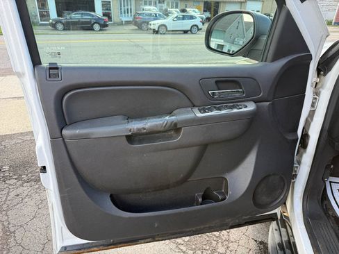 Used 2013 Chevrolet Tahoe 4WD w/ Skid Plate Package image 27
