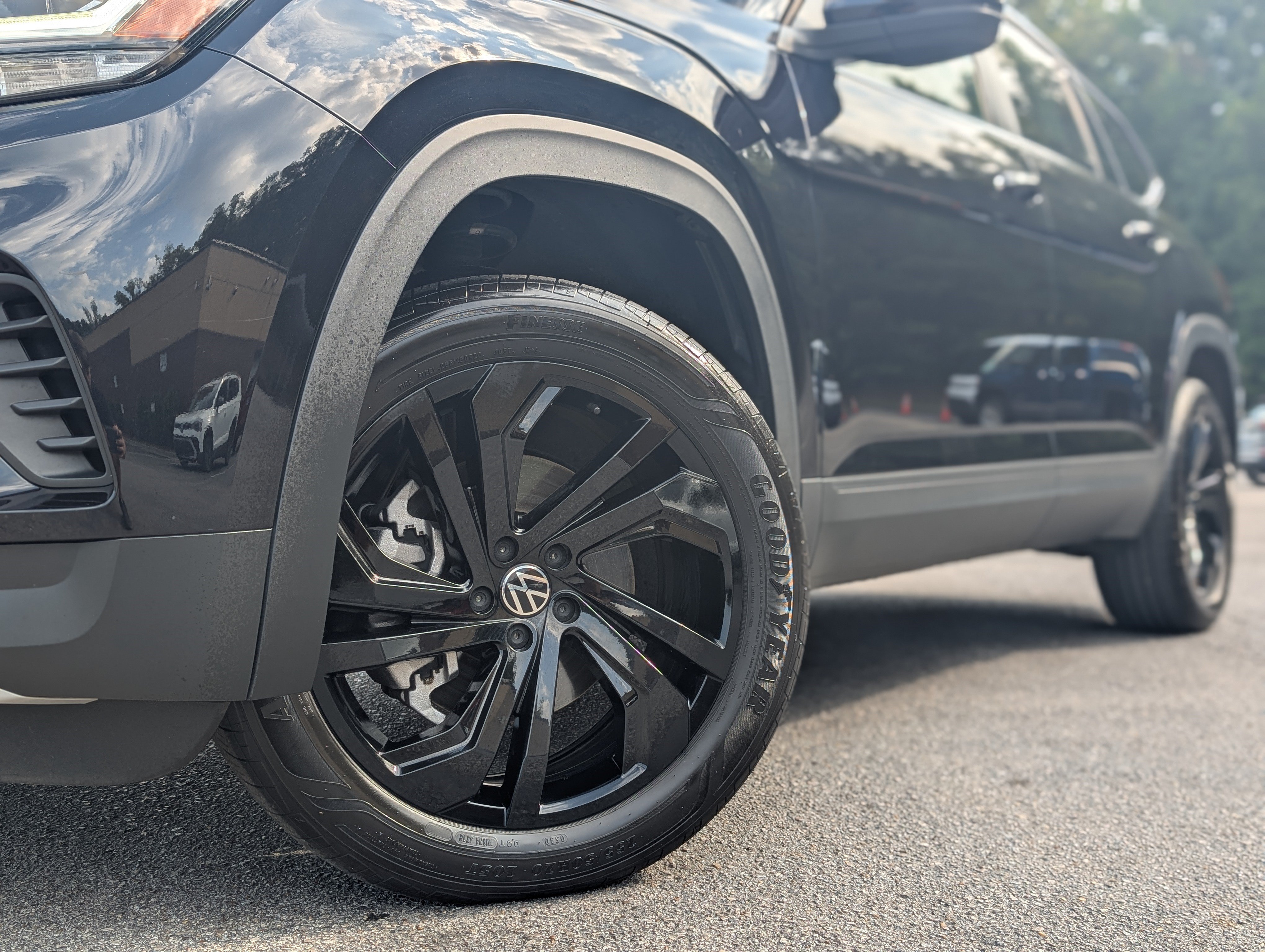 Used 2023 Volkswagen Atlas SE w/ Black Wheel Package FWD image 34