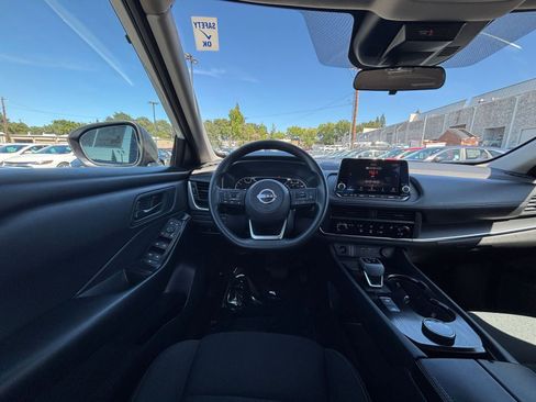 Used 2024 Nissan Rogue S image 33