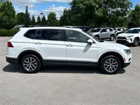 Used 2020 Volkswagen Tiguan SE w/ Panoramic Sunroof Package image 3