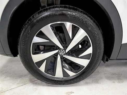 Used 2023 Volkswagen ID.4 Pro image 10