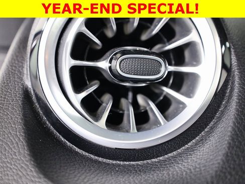 Used 2022 Mercedes-Benz GLB 250 4MATIC image 10