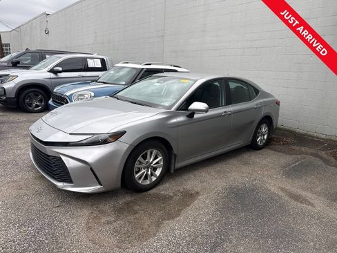 Used 2025 Toyota Camry LE w/ Convenience Package FWD image 1