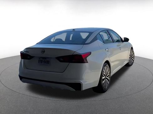 Used 2025 Nissan Altima 2.5 SV FWD image 14