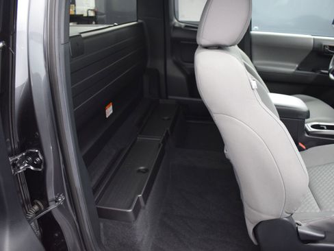 Used 2022 Toyota Tacoma SR image 11