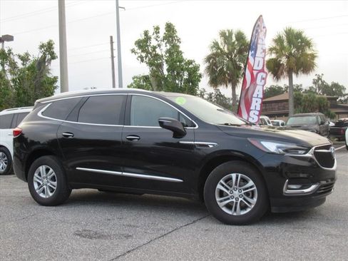 Used 2020 Buick Enclave Essence w/ Sound and Sites Package image 2