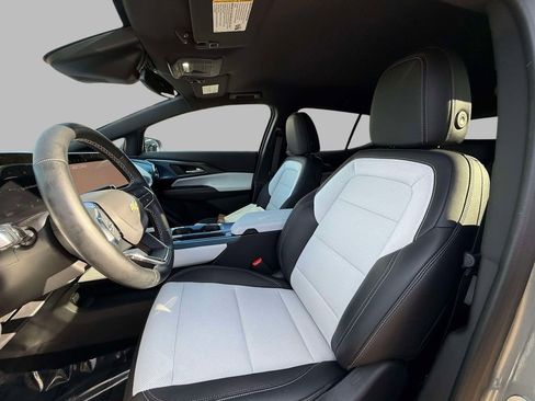 Used 2024 Chevrolet Equinox EV LT image 2