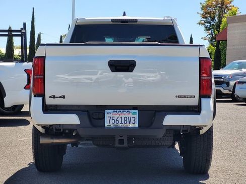 Certified 2025 Toyota Tacoma TRD Off-Road AWD/4WD image 7