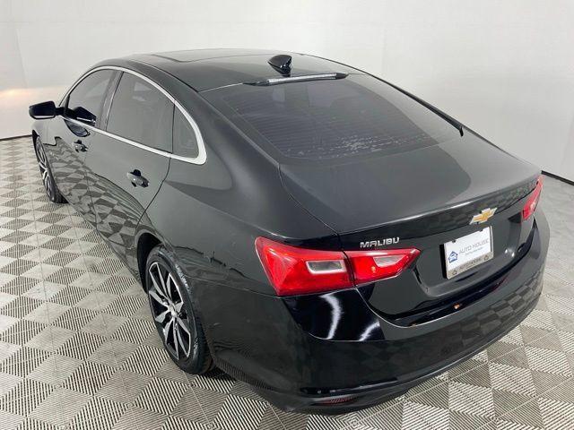 Used 2017 Chevrolet Malibu LT w/ Leather Package FWD image 5