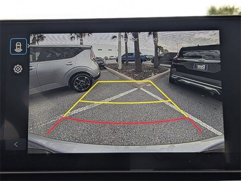 Used 2025 Hyundai Tucson SE image 23