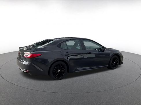 Used 2025 Toyota Camry SE image 11