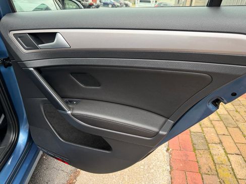 Used 2015 Volkswagen e-Golf SEL Premium image 27