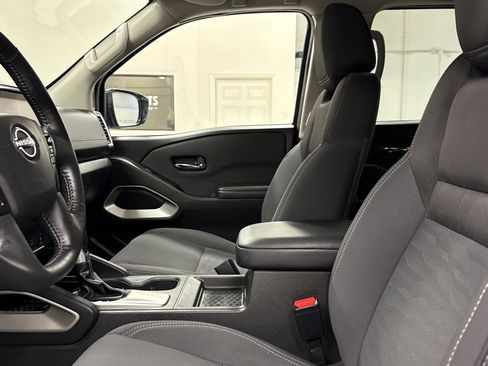 Used 2024 Nissan Frontier SV w/ SV Convenience Package image 4