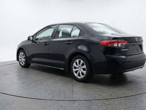 Used 2025 Toyota Corolla LE FWD image 6