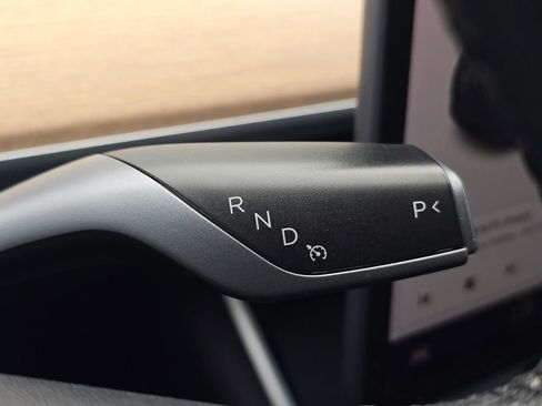 Used 2021 Tesla Model Y Long Range AWD/4WD image 26
