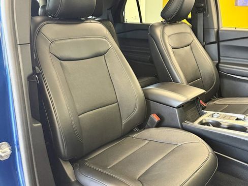 Used 2020 Ford Explorer Limited image 16