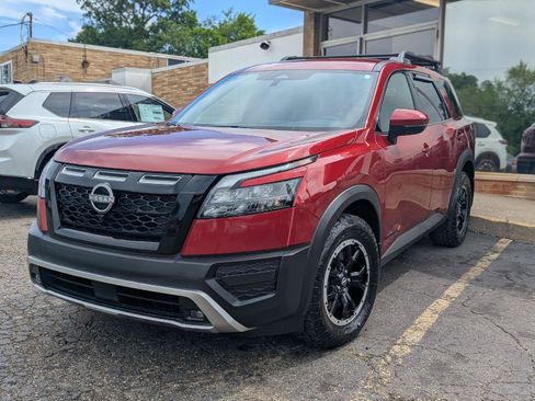 Used 2024 Nissan Pathfinder Rock Creek AWD/4WD image 3