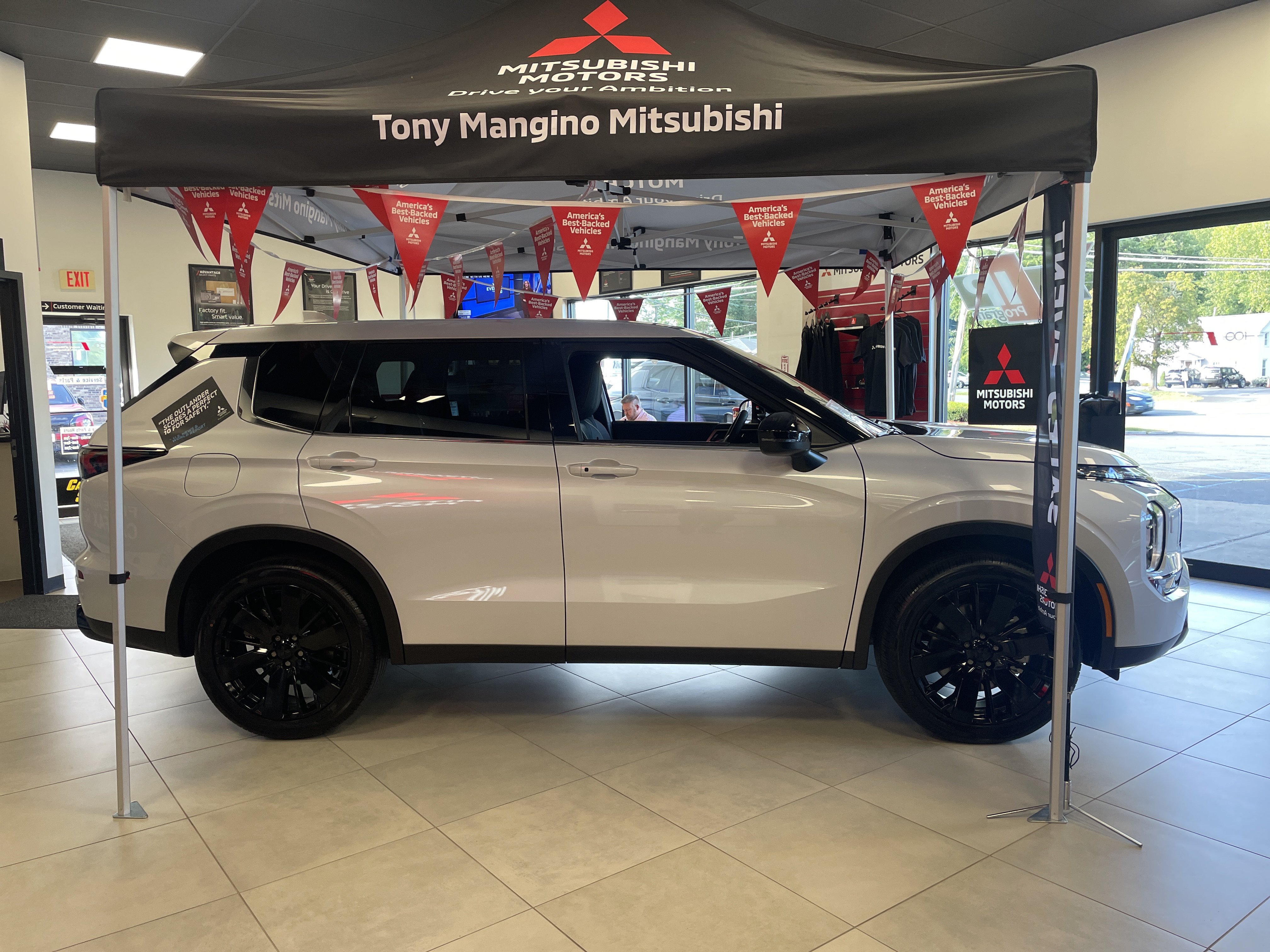 New 2026 Mitsubishi Outlander LE AWD/4WD image 3