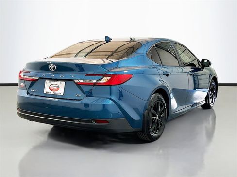 Used 2026 Toyota Camry LE image 4