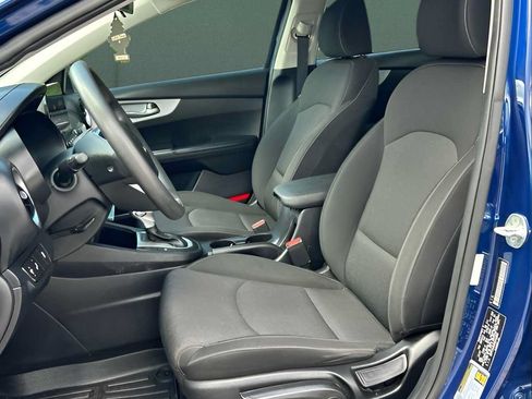 Used 2022 Kia Forte LXS w/ LXS Technology Package FWD image 5