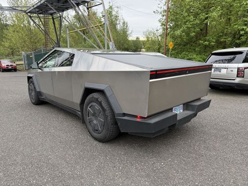 Used 2025 Tesla Cybertruck AWD Crew Cab image 6