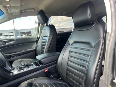 Used 2019 Ford Edge SEL w/ Equipment Group 201A FWD image 9