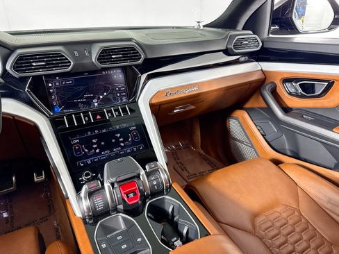 Used 2020 Lamborghini Urus image 30