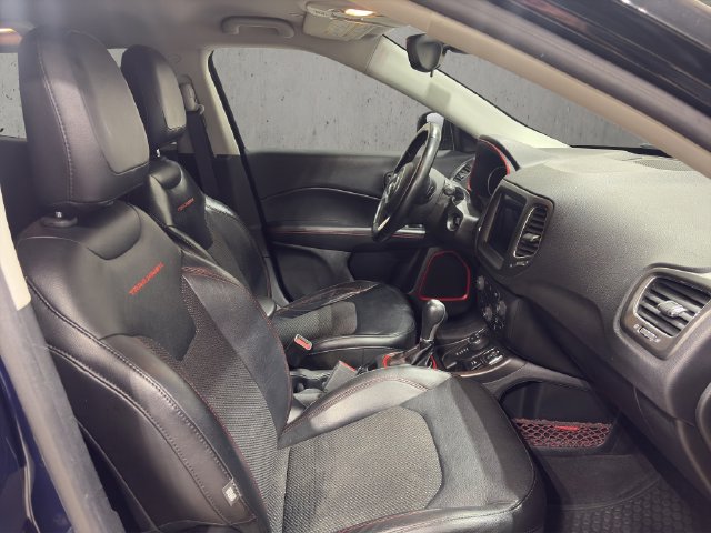 Used 2018 Jeep Compass Trailhawk w/ Cold Weather Group AWD/4WD image 23
